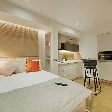 Chic Living Studio At West End Student Accommodation- Students Only Aparthotel Glasgow
