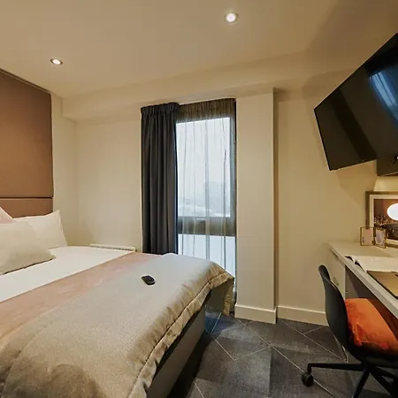 Aparthotel Chic Living Studio At West End Student Accommodation- Students Only *