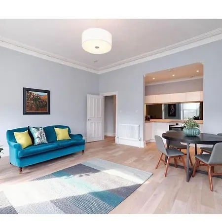 Flat Overlooking Botanic Gardens * Glasgow