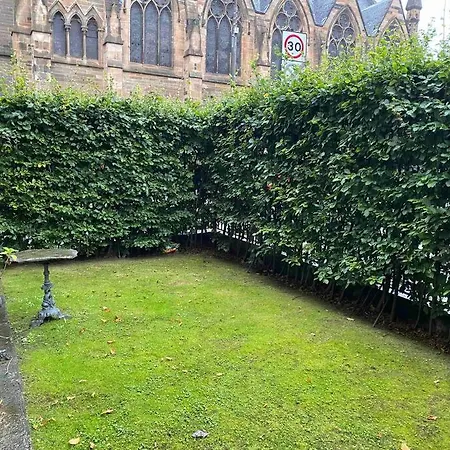 Of Joy - 3 Bedroom With Private Garden *