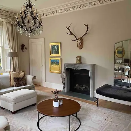 Daire Of Joy - 3 Bedroom With Private Garden