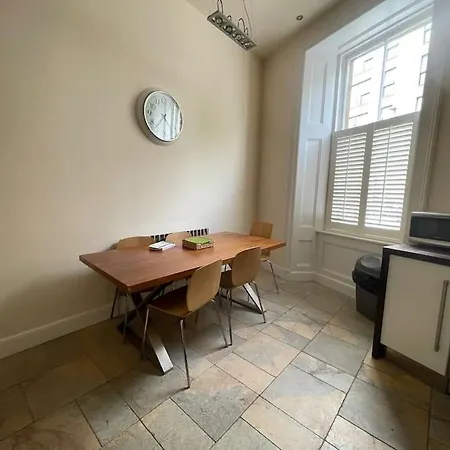 Stunning West End Flat! * Glasgow