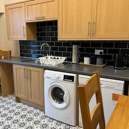 Luxury Victorian Spacious Flat * Glasgow