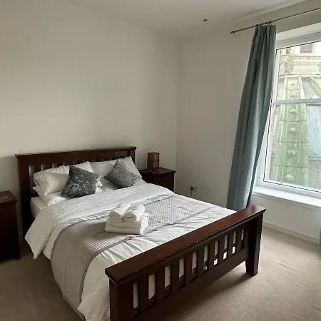 Comfy Two Bedroom Right In The Centre