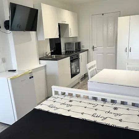 Modern Comfy One Bed - Free Parking Glasgow
