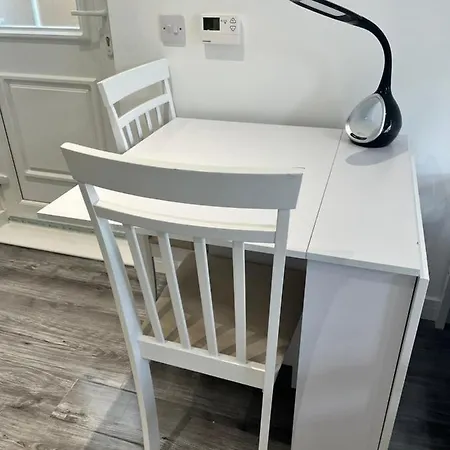 Modern Comfy One Bed - Free Parking * Glasgow