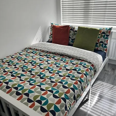 Modern Comfy One Bed - Free Parking Lägenhet *