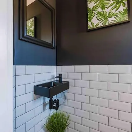 Sleepluxury Aparthouse Holiday home Glasgow