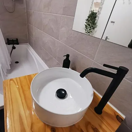 Peaceful House: Location With Free Parking Apartment Glasgow