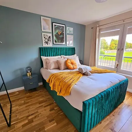 Feriehus Modern 5 Bedroom Townhouse With Free Parking