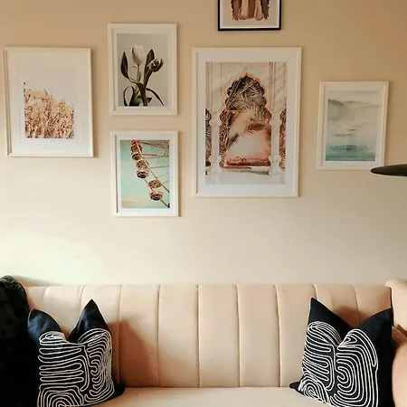 Feriehus Modern 5 Bedroom Townhouse With Free Parking *
