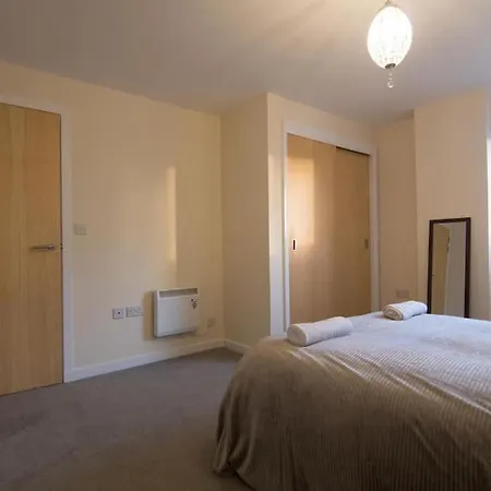 Executive 2 Bed 2 Bath - Free Parking Apartment *