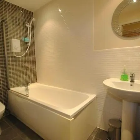 Apartment Executive 2 Bed 2 Bath - Free Parking Glasgow