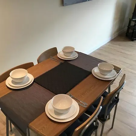 Executive 2 Bed 2 Bath - Free Parking Apartment