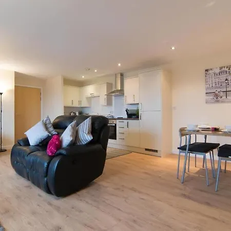 Executive 2 Bed 2 Bath - Free Parking *