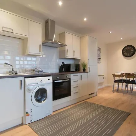 Executive 2 Bed 2 Bath - Free Parking * Glasgow