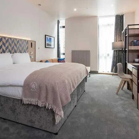 Sandman Signature Hotel 4*