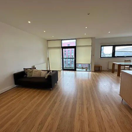 Secc Hydro Penthouse 아파트