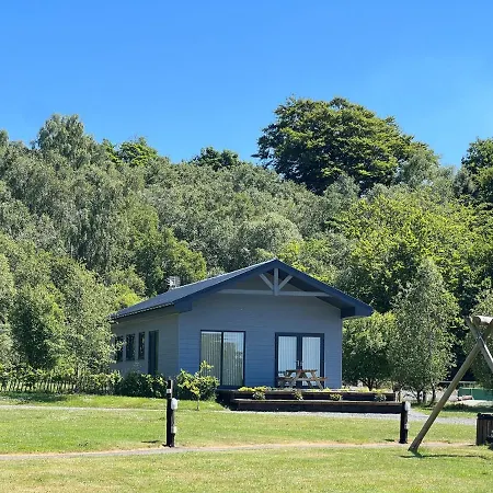 Spacious 3-bedroom On Country Estate Near - Sleeps 6