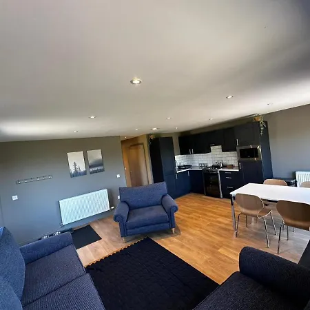 Apartament Spacious 3-bedroom On Country Estate Near - Sleeps 6 *