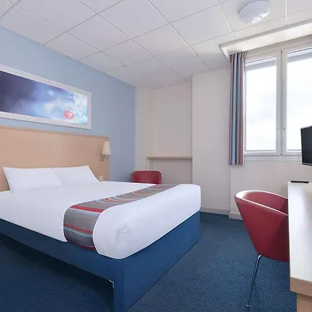 Hotell Travelodge Airport 3*