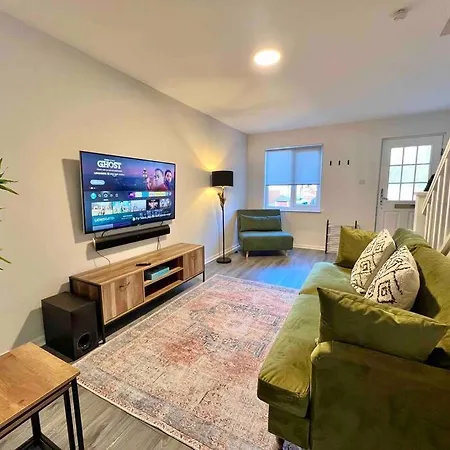 Ideal 2 Bedroom