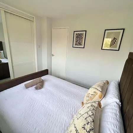 Ideal 2 Bedroom