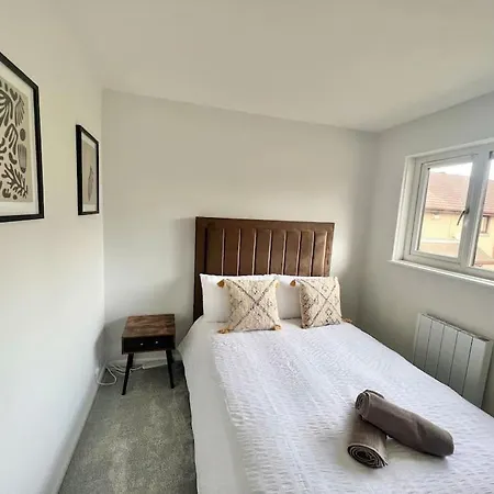 Ideal 2 Bedroom