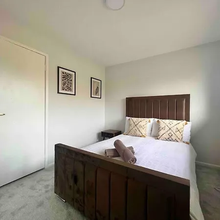 Ideal 2 Bedroom *