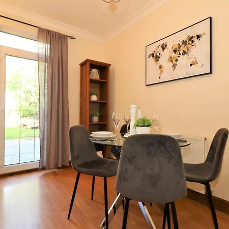 Signature - Lincoln View