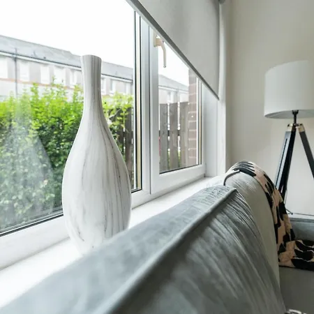 2 Bdr House By Caledonia Luxe Short Lets & Serviced Glasgow