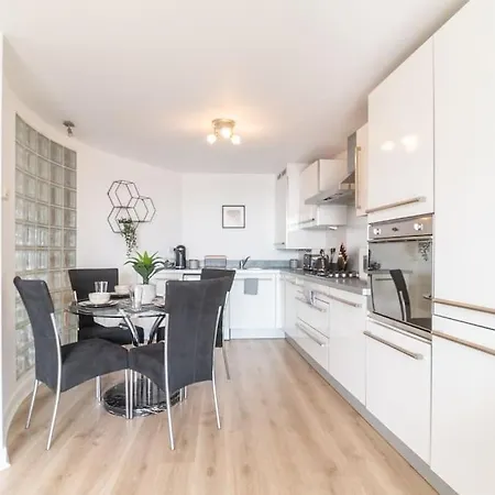 Luxury Riverview Centre 2