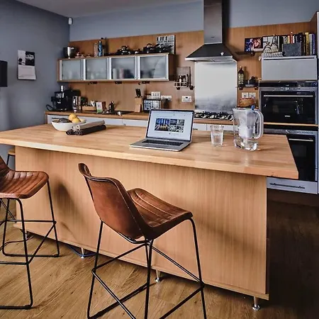 Glasgow, Finnieston Luxury 2 Bed With Parking, E-check In, Hi-fi Apartment