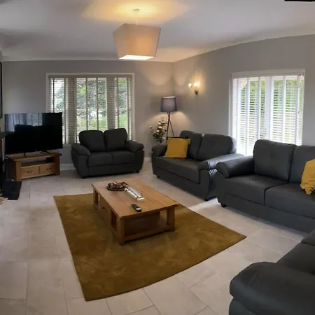 Dom wakacyjny Large Country Mansion In Newton Mearns *