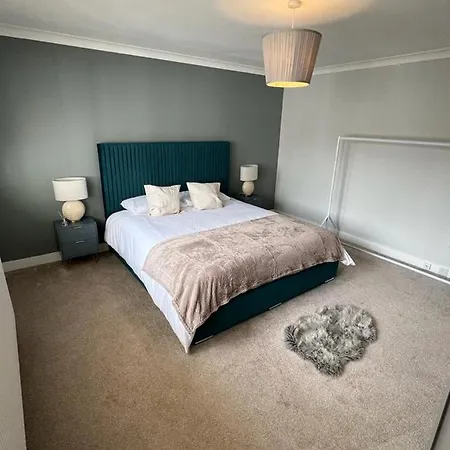 Large Country Mansion In Newton Mearns Dom wakacyjny *
