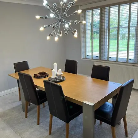 Dom wakacyjny Large Country Mansion In Newton Mearns *