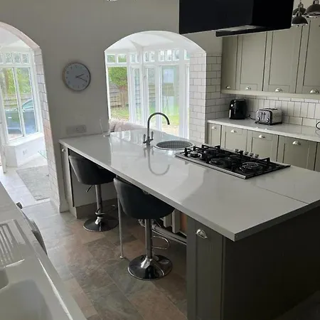 Large Country Mansion In Newton Mearns