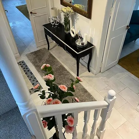 Large Country Mansion In Newton Mearns *
