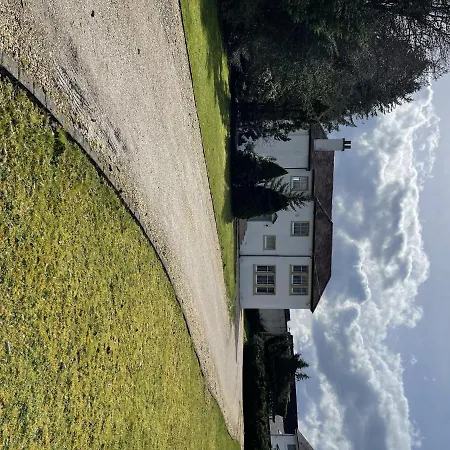 Dom wakacyjny Large Country Mansion In Newton Mearns *