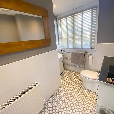Large Country Mansion In Newton Mearns Glasgow