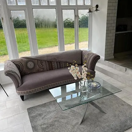 Large Country Mansion In Newton Mearns Dom wakacyjny *
