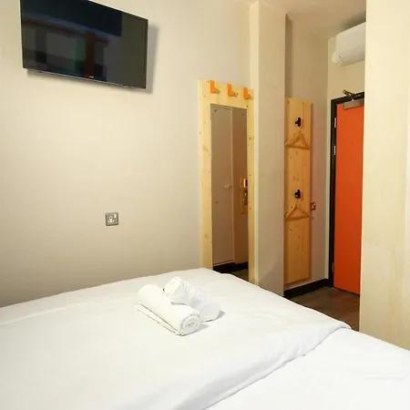 Easyhotel