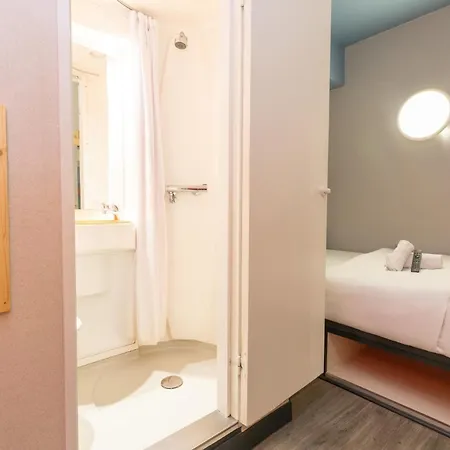 Easyhotel Hotel 2*
