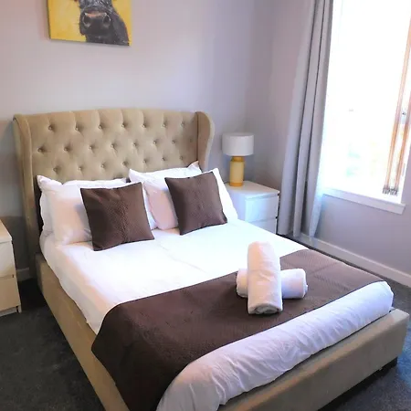 City Centre 2 Bedroom Apt, Close To M8 & Tourist Attractions * Glasgow