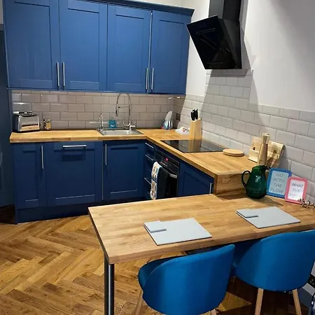 Stunning 1 Bed In West End * Glasgow