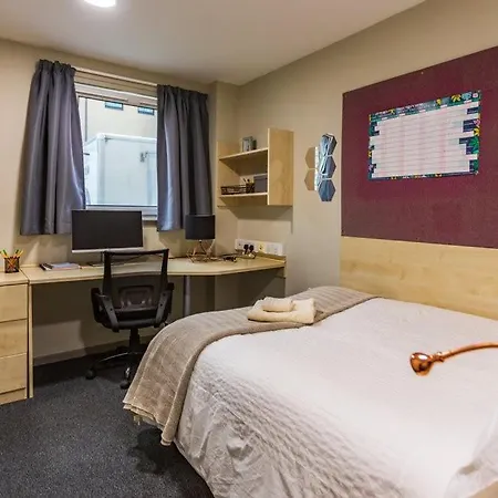 Modern Stylish Ensuite At Student Roost Buchanan View In For Students Only דירה *
