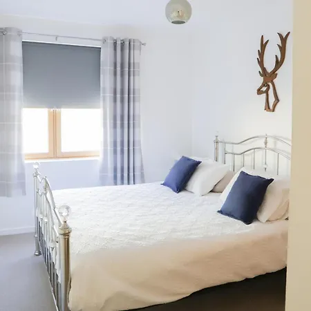 Number1townhouse With Private Balcony & Parking * Glasgow
