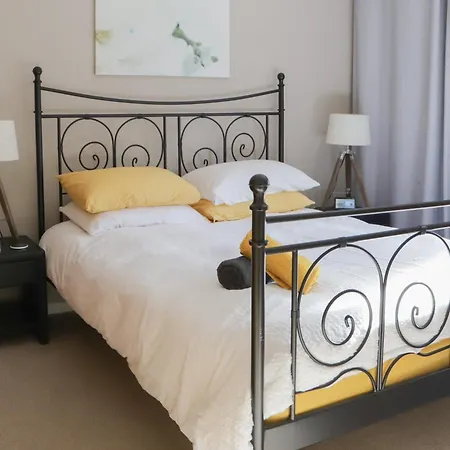 Apartment Number1townhouse With Private Balcony & Parking Glasgow