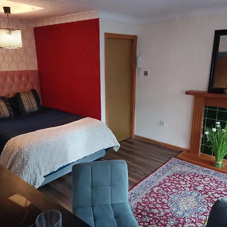 Open Space In Shawlands Apartment Glasgow