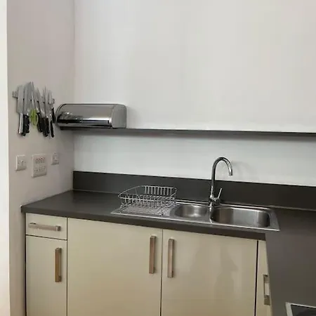 Spacious Flat Next To Station Apartament Glasgow